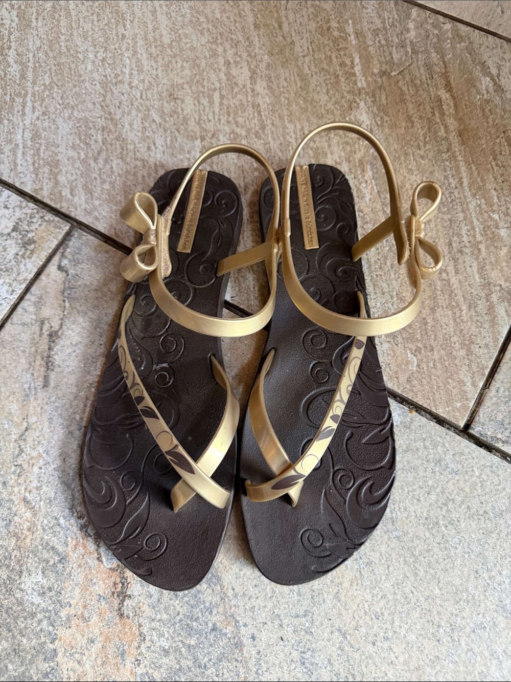 Women’s Metallic Gold Bow T-Strap Sandals - Elegant Summer Flats